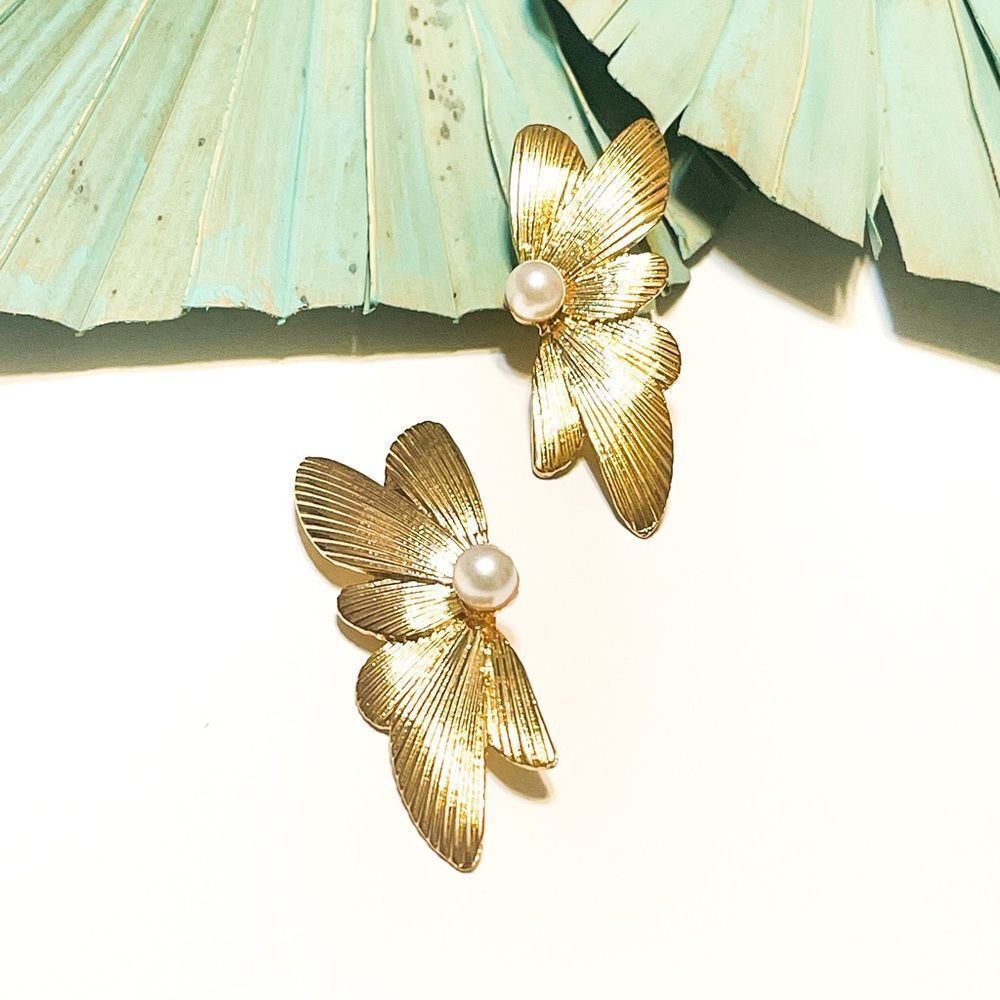 Flower earrings in gold tone #456 - Picture 4 of 7